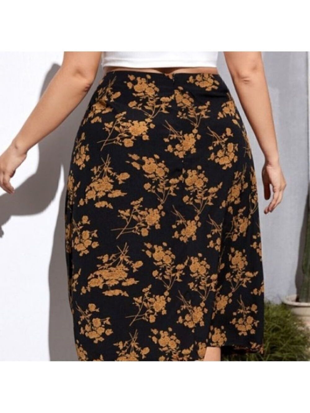 Casual Women Floral Print With Front Slip Skirt NWOT Size S - Picture 2 of 13